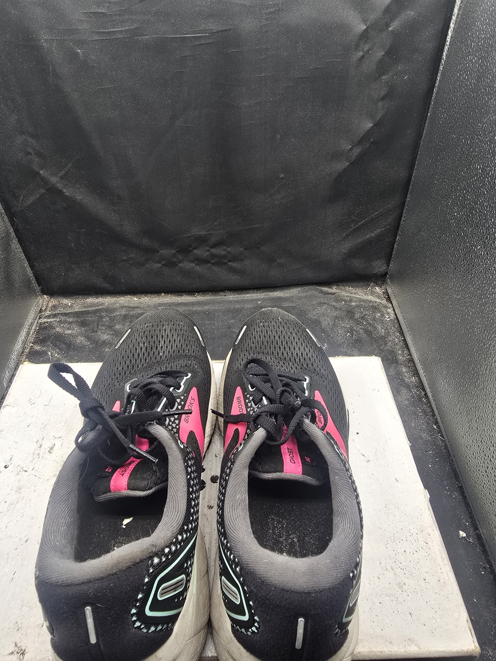 Brooks Women's Black and Pink Running Sneakers